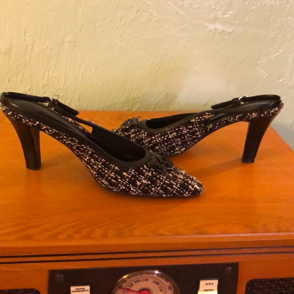 Shoes - Picture 3 of 4